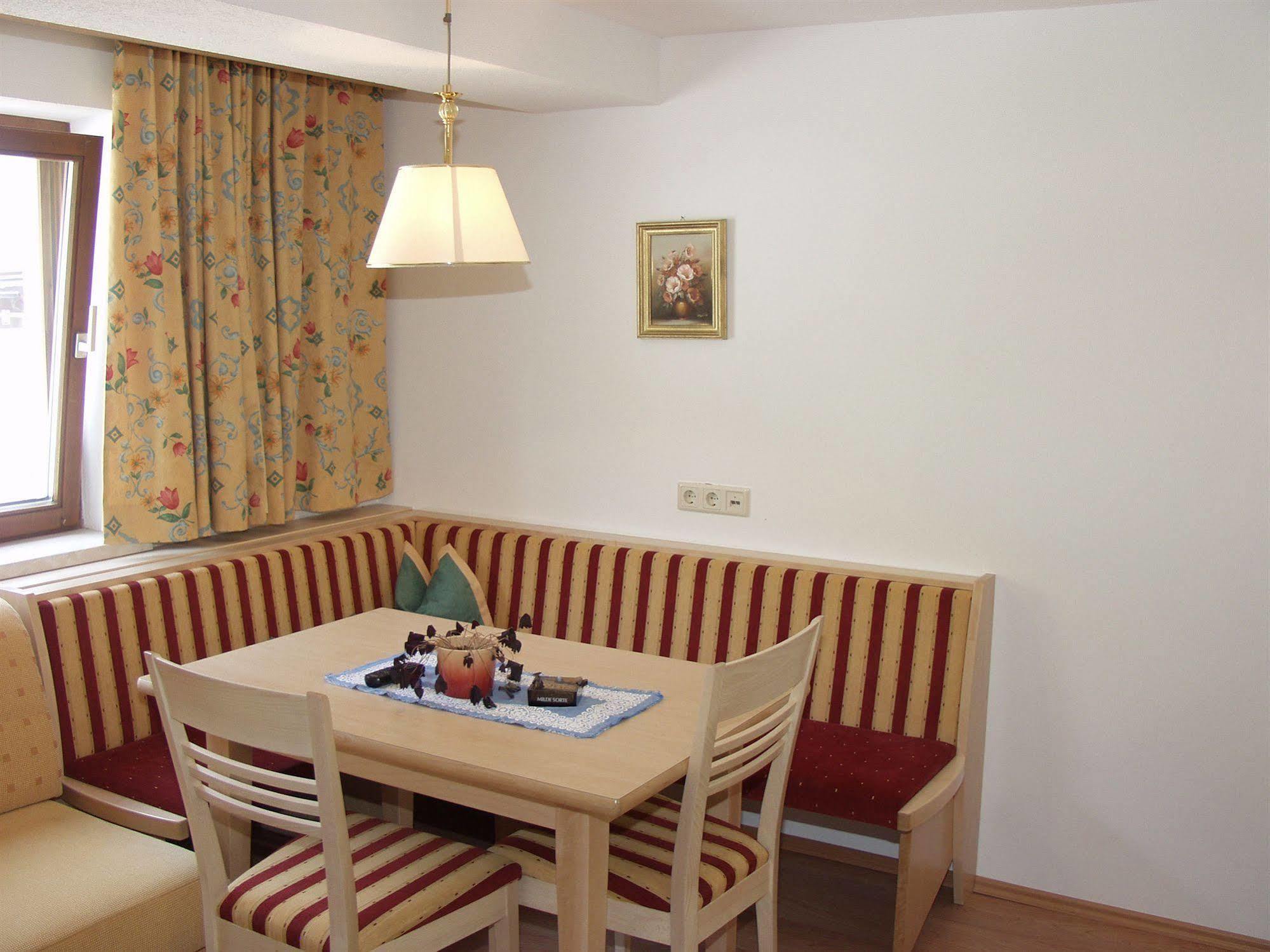 טוקס Appartements Steinbock - Ski-In & Ski-Out מראה חיצוני תמונה